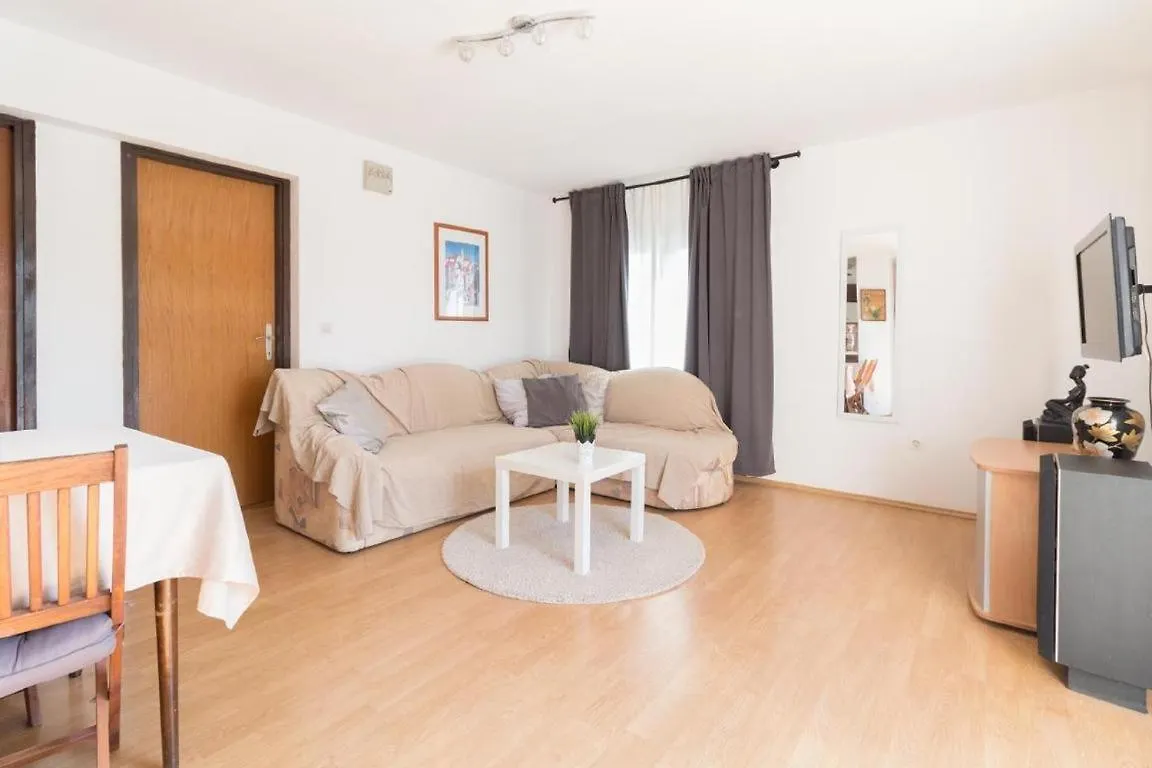 Apartments Casa Tea Close To The Queen Beach- By Ta Leut Agency بريفلاكا