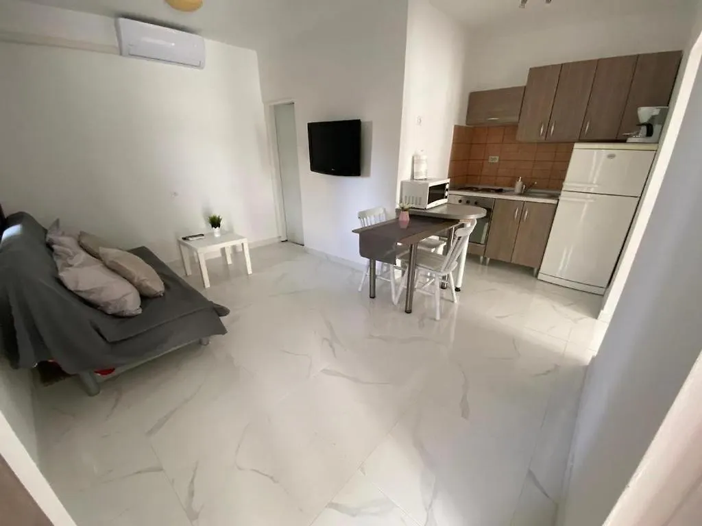Apartments Casa Tea Close To The Queen Beach- By Ta Leut Agency بريفلاكا
