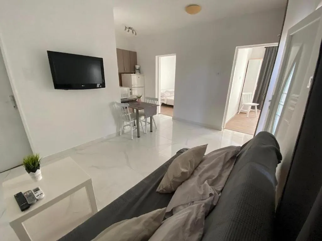 Apartments Casa Tea Close To The Queen Beach- By Ta Leut Agency بريفلاكا 0*,