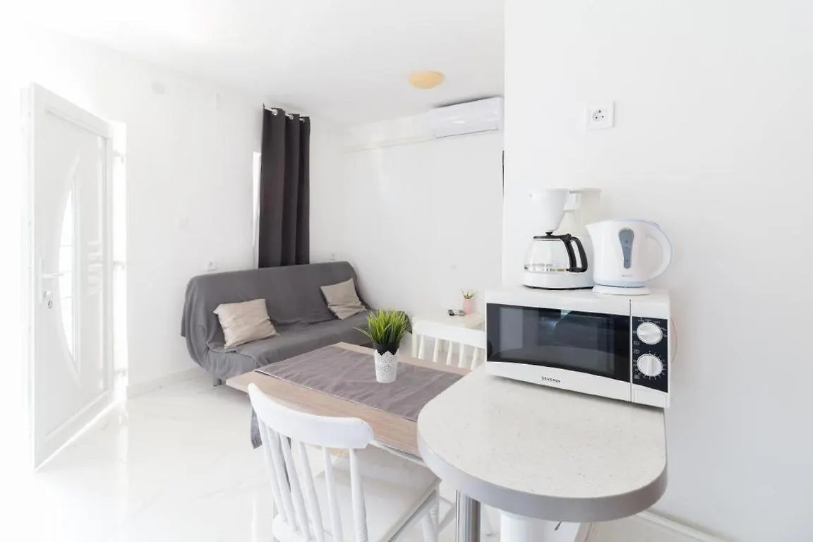 Apartments Casa Tea Close To The Queen Beach- By Ta Leut Agency بريفلاكا